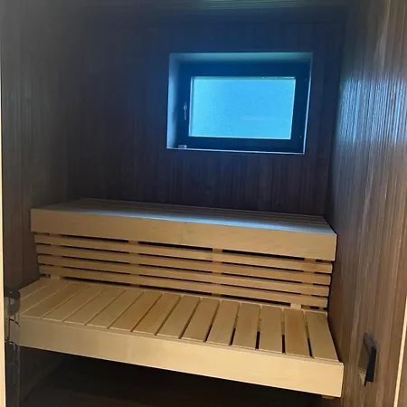 Townhouse 3 Rooms, Kitchen And Sauna アパート ポリ